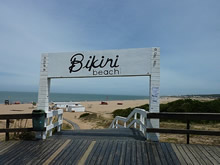 entrada a bikini beach