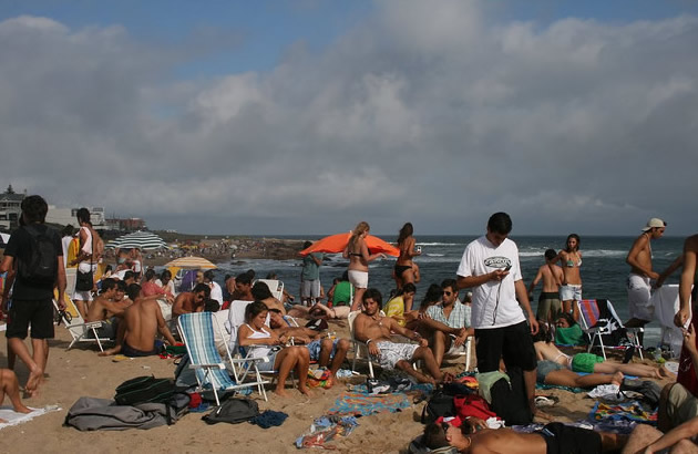 Playa Bikini: Veja fotos da praia mais bonita de Punta del 
