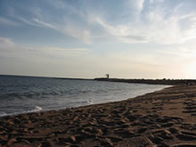 huellas en la arena de la playa el chileno