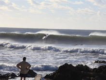 gran ola en la playa montoya