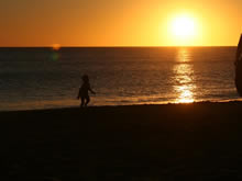 atardecer en la playa mansa