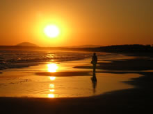 atardecer en la playa solanas