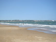 turistas bañandose en la playa tio tom